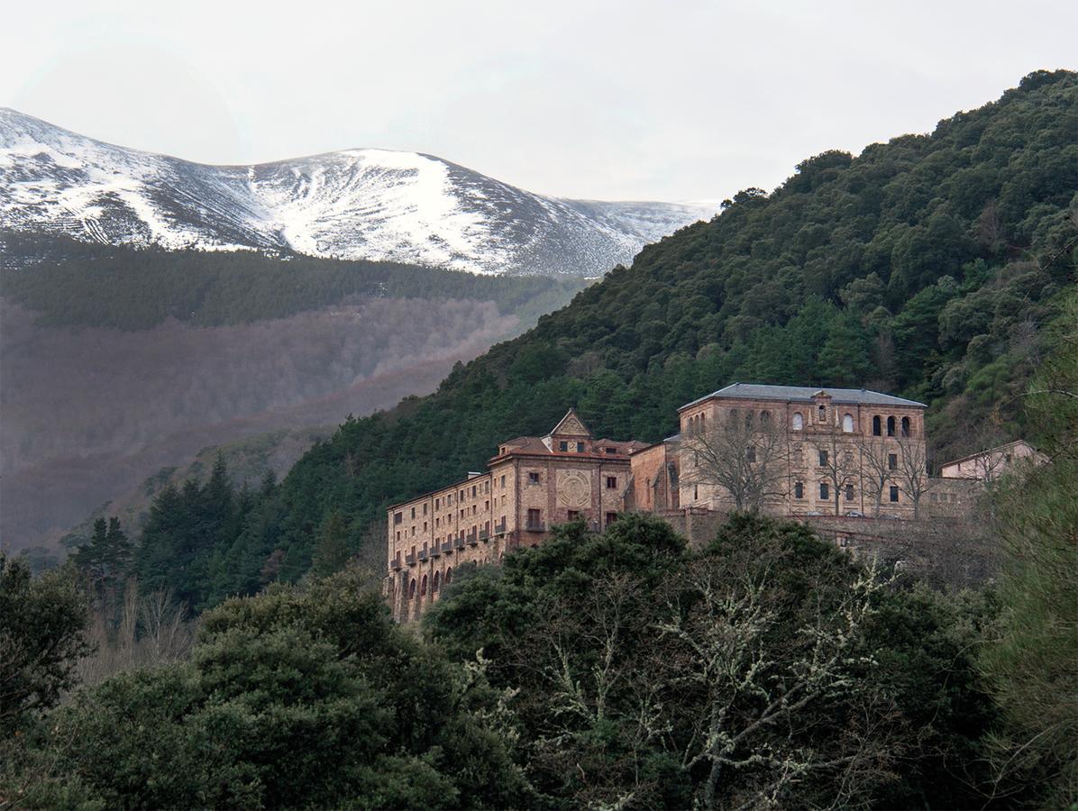 Monasterio De Santa Maria De Valvanera Anguiano Esterno foto