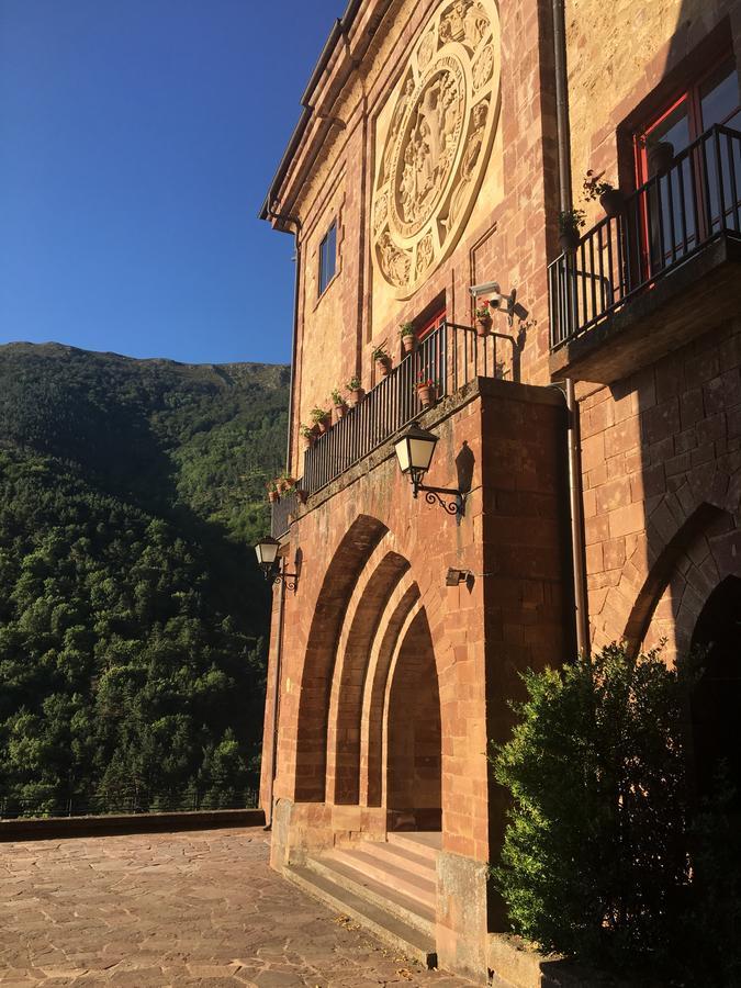 Monasterio De Santa Maria De Valvanera Anguiano Esterno foto