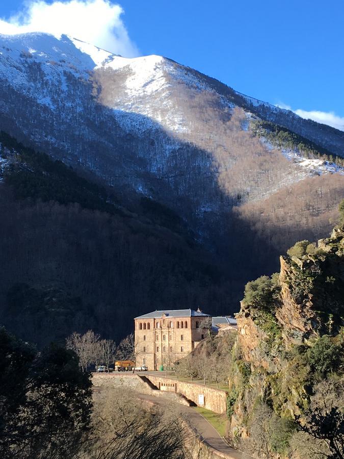 Monasterio De Santa Maria De Valvanera Anguiano Esterno foto