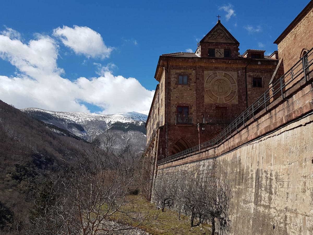 Monasterio De Santa Maria De Valvanera Anguiano Esterno foto
