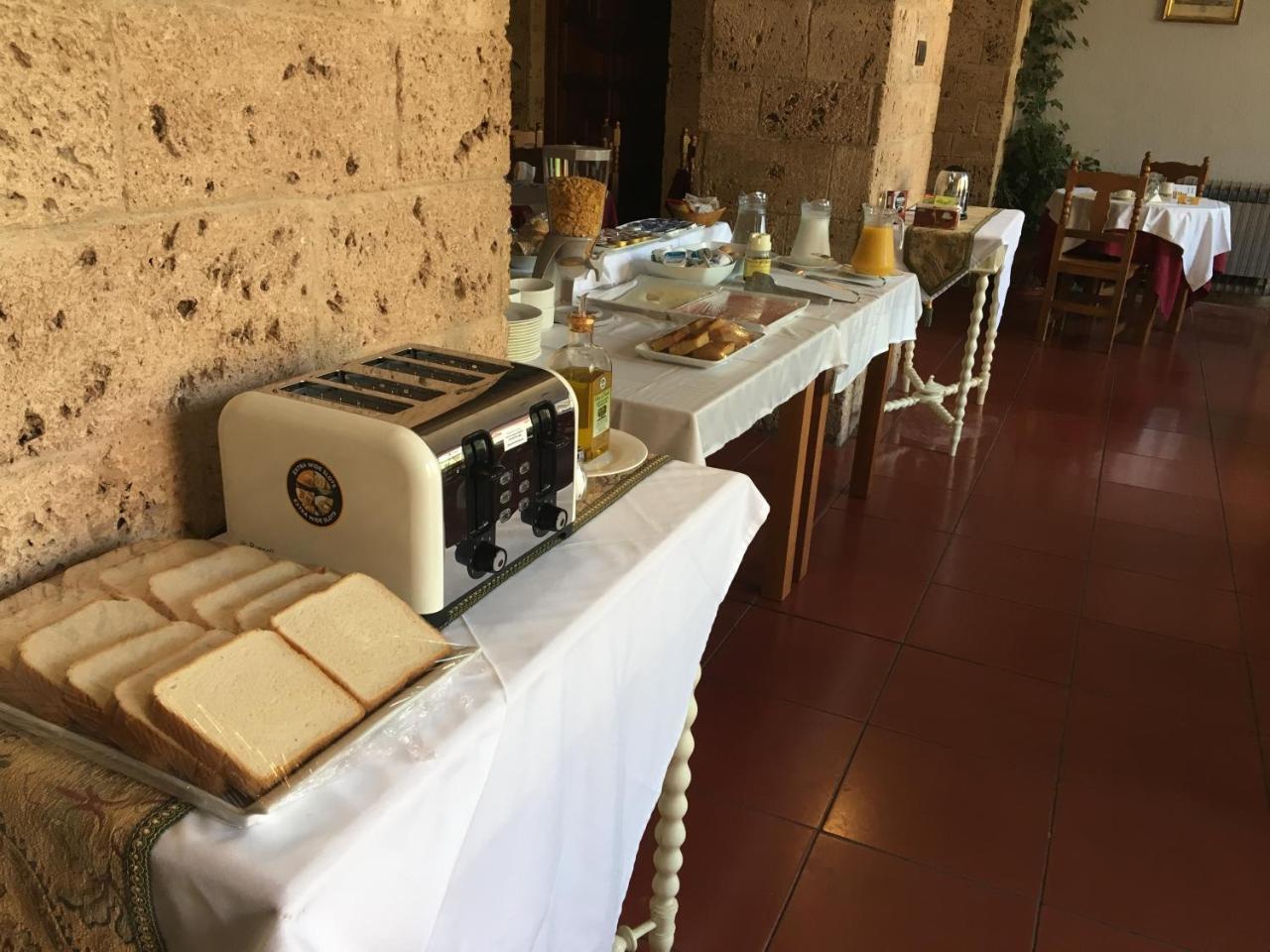 Monasterio De Santa Maria De Valvanera Anguiano Esterno foto