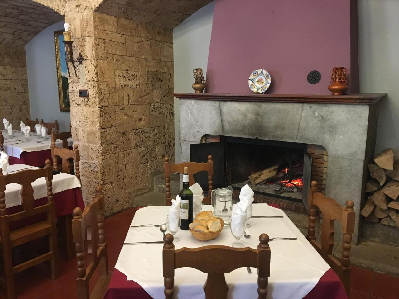 Monasterio De Santa Maria De Valvanera Anguiano Esterno foto